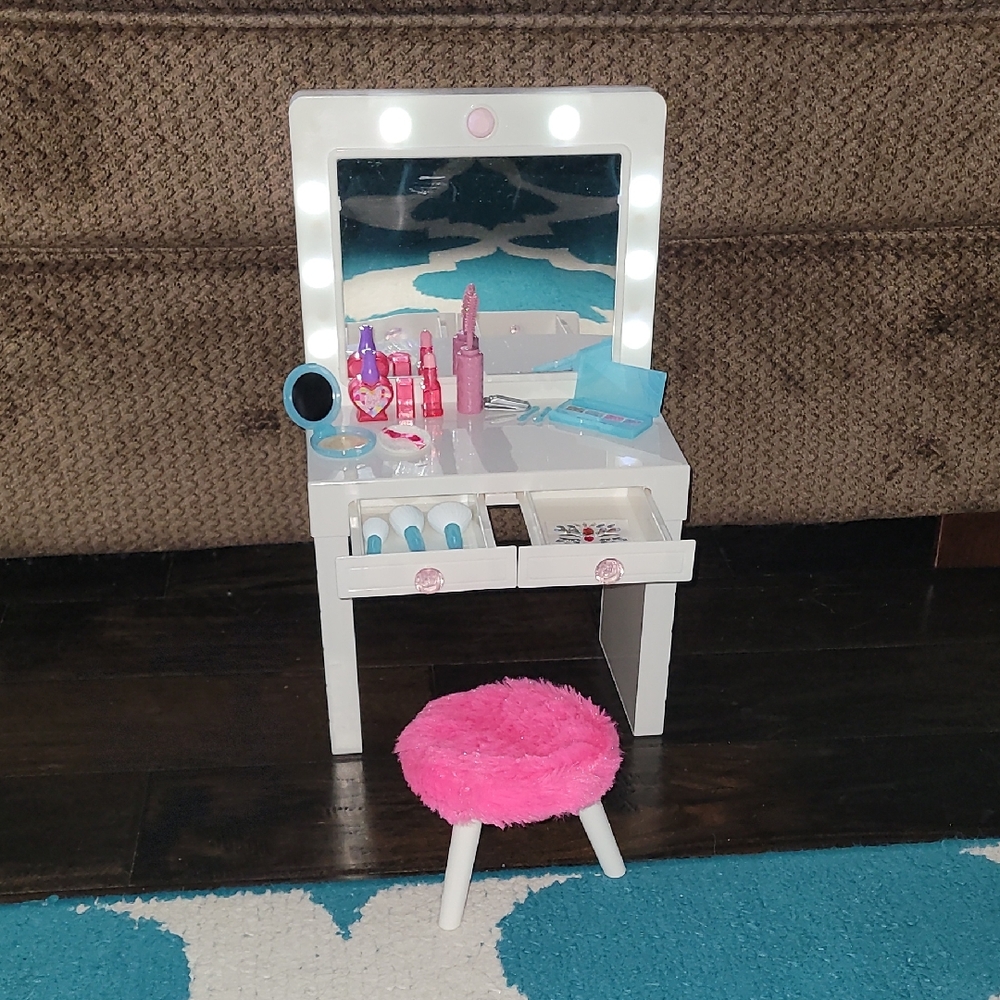 Deluxe Kids Vanity Set with Lights and Pink Stool